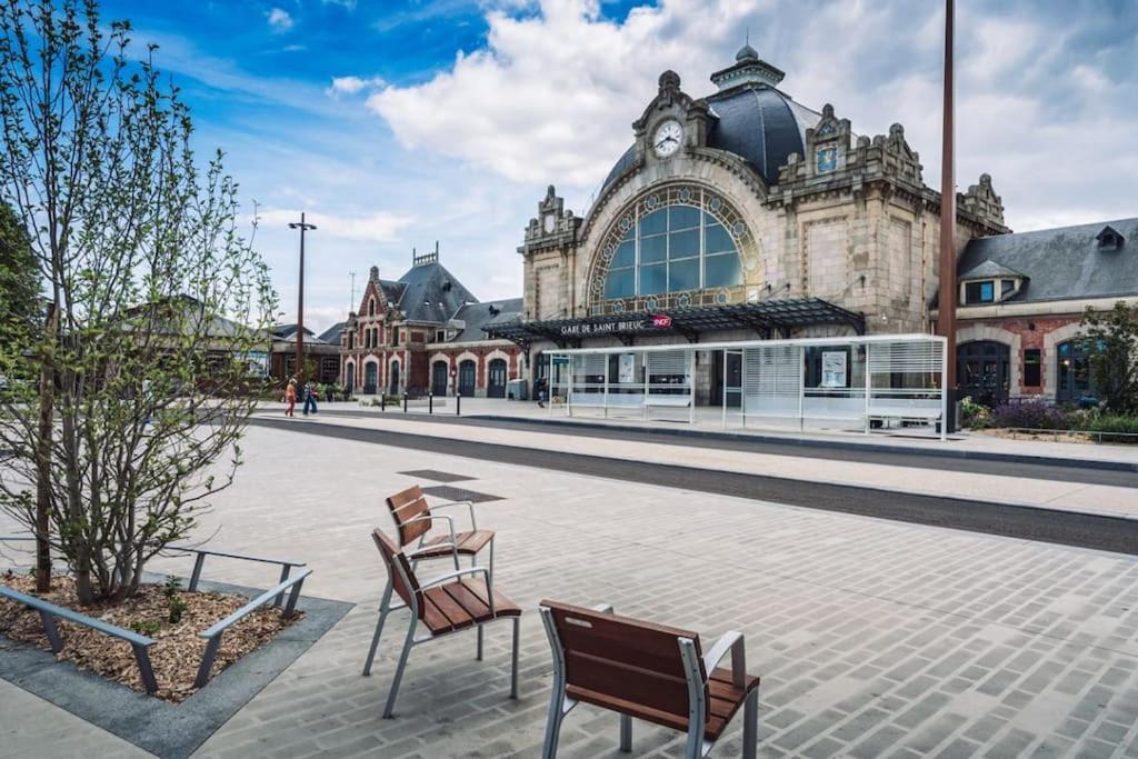 Appartement Cozy En Face De La Gare - Saint-Brieuc Buitenkant foto